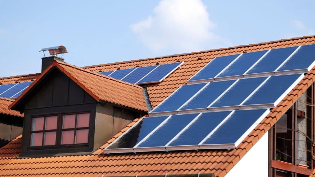 Solardachziegel vs herkömmliche PV Module